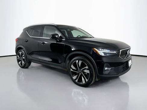 Used 2023 Volvo XC40 B5 Plus w/ Protection Package Premier image 3