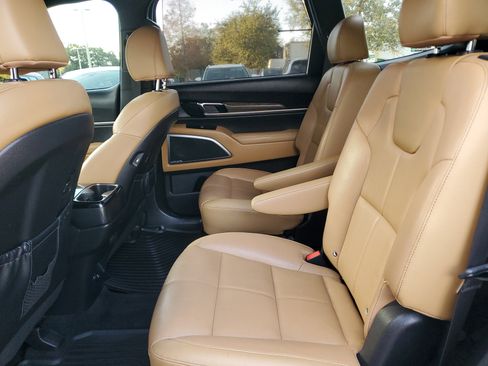 Certified 2022 Kia Telluride SX w/ Towing Package image 9