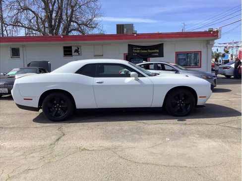 Used 2019 Dodge Challenger SXT RWD image 4
