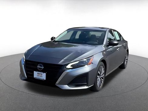 Used 2025 Nissan Altima 2.5 SV FWD image 5