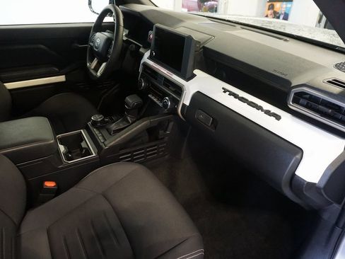 Used 2024 Toyota Tacoma TRD Off-Road image 23