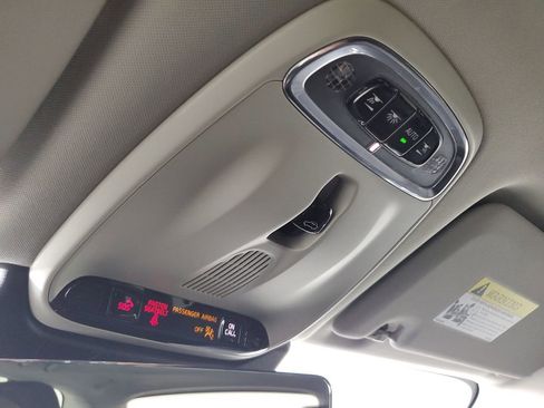 Used 2019 Volvo XC60 T5 Momentum w/ Multimedia Package image 36