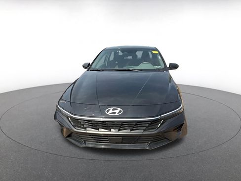 Used 2025 Hyundai Elantra SEL image 4