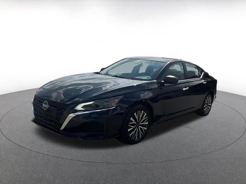 Used 2025 Nissan Altima 2.5 SV image 7