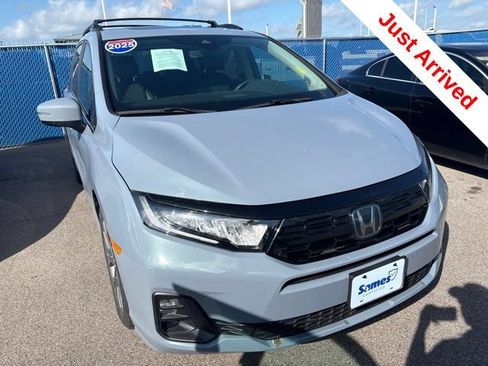 Used 2025 Honda Odyssey Touring image 5
