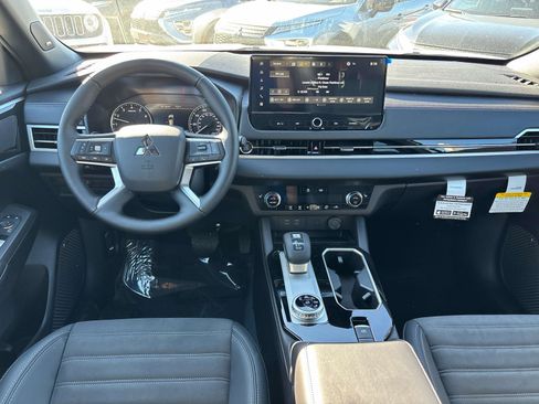 New 2026 Mitsubishi Outlander LE AWD/4WD image 7