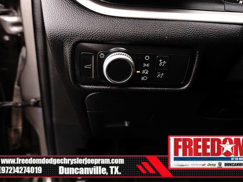 Used 2021 Ford Explorer XLT image 29