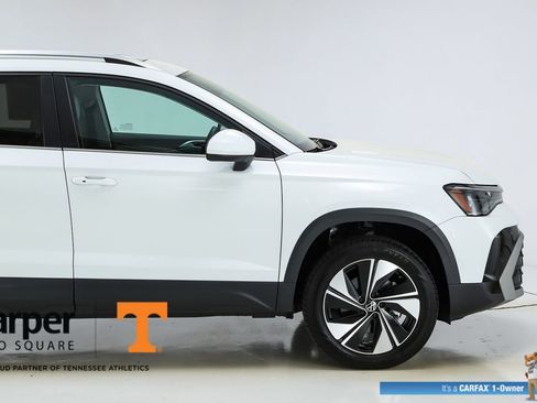 Used 2025 Volkswagen Taos SE w/ Panoramic Sunroof Package image 50