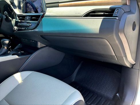 Used 2024 Lexus ES 300h w/ Premium Package FWD image 26