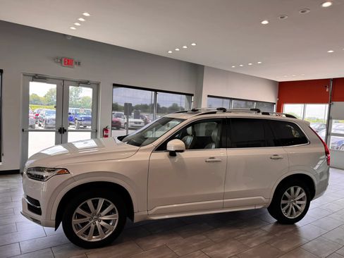 Used 2016 Volvo XC90 T6 Momentum w/ Momentum Plus Package AWD/4WD image 10