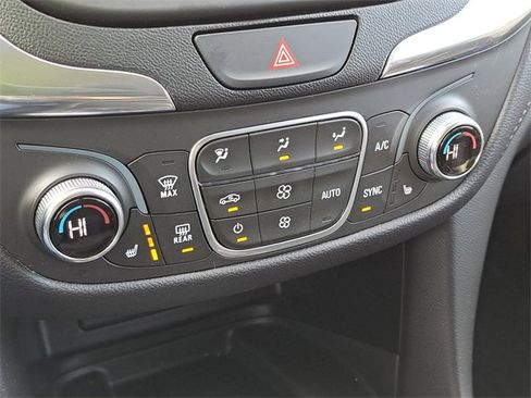 Used 2020 Chevrolet Equinox Premier image 15