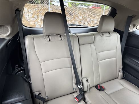 Used 2019 Honda Pilot Touring image 12