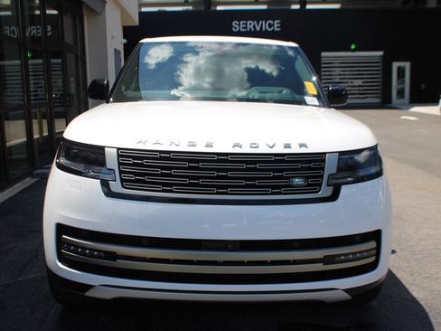 Used 2024 Land Rover Range Rover SE image 2