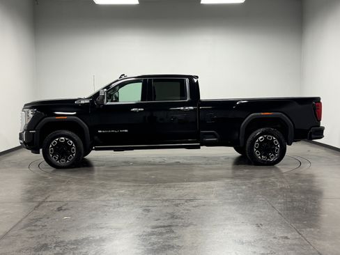 Used 2024 GMC Sierra 3500 Denali w/ Technology Package image 5