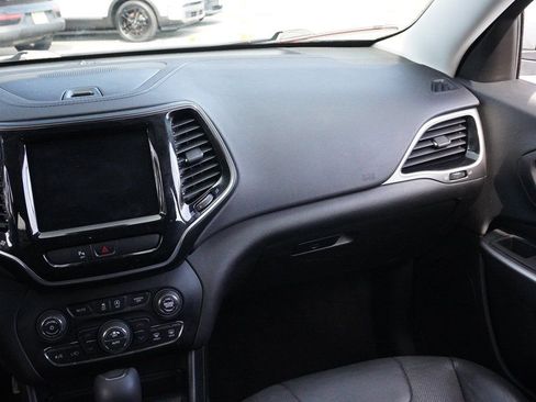 Used 2019 Jeep Cherokee Limited image 30