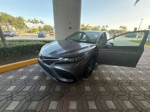 Used 2023 Toyota Camry SE FWD image 4
