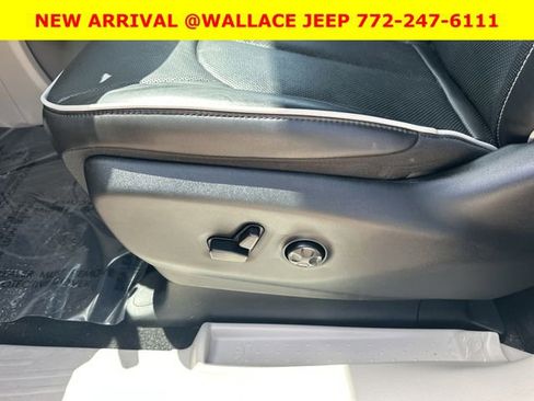 Used 2025 Jeep Wrangler Sahara image 37