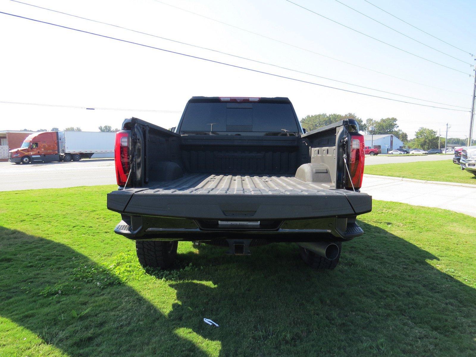 Used 2024 GMC Sierra 3500 Denali w/ Denali Reserve Package AWD/4WD image 6