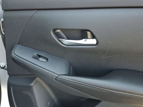 Used 2023 Nissan Sentra SV FWD image 12
