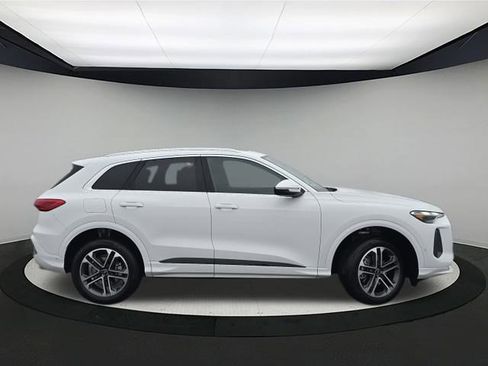 New 2025 Audi Q5 Premium image 8