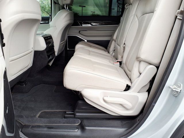 Used 2022 Jeep Wagoneer Series II AWD/4WD image 17