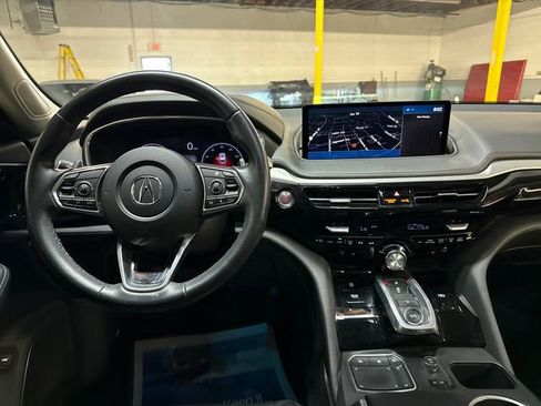 Used 2023 Acura MDX SH-AWD w/ Technology Package image 11