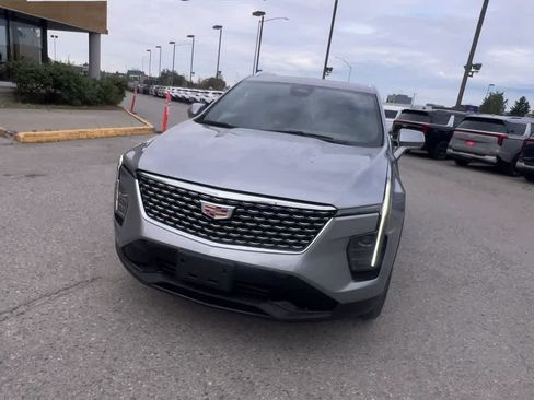 Used 2024 Cadillac XT4 Premium Luxury image 3