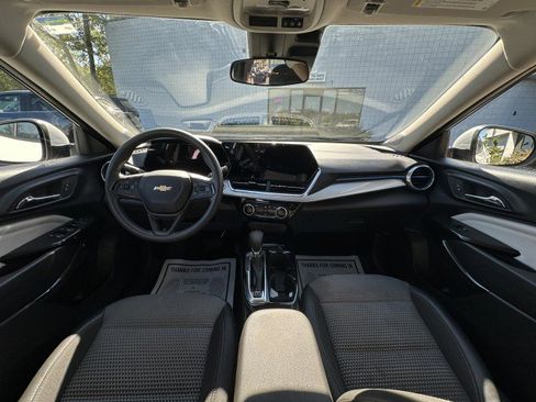 Used 2024 Chevrolet Trax LT image 17