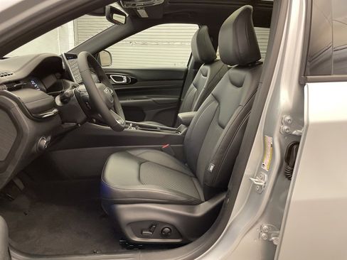 New 2025 Jeep Compass Latitude w/ Sun & Sound Group image 15