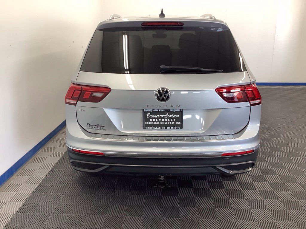 Used 2023 Volkswagen Tiguan SE w/ Panoramic Sunroof Package FWD image 24