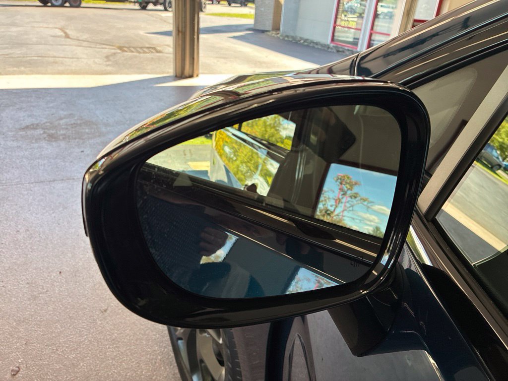 Certified 2025 Chrysler Pacifica Limited FWD image 9