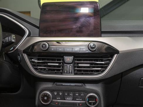 Used 2020 Ford Escape SE image 14