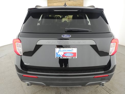 Certified 2024 Ford Explorer XLT w/ Equipment Group 202A image 4
