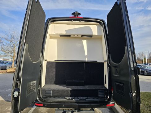 Used 2024 Mercedes-Benz Sprinter 3500 image 21