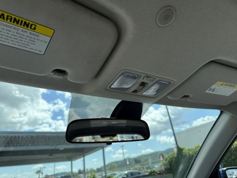 Used 2022 Hyundai Venue SEL image 24