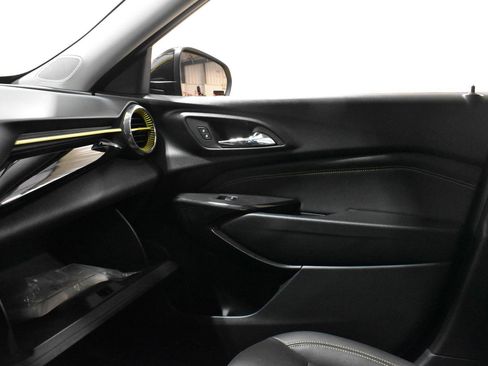 Used 2024 Chevrolet Trax ACTIV w/ Driver Confidence Package FWD image 18