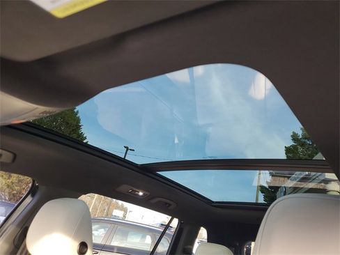 Certified 2022 Volkswagen Tiguan SE R-Line image 19