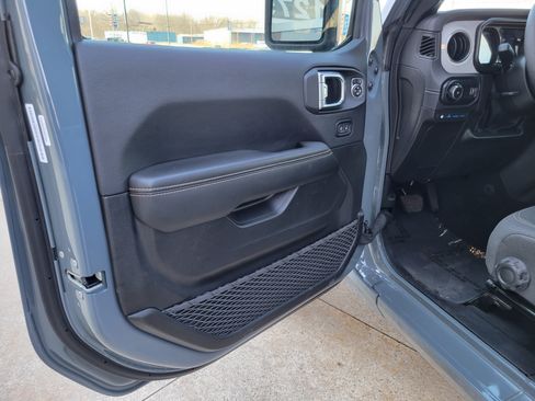 Used 2025 Jeep Wrangler Unlimited Sahara w/ Safety Group image 6