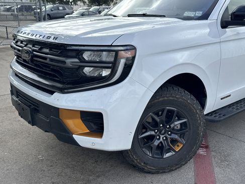 Used 2025 Ford Expedition Tremor image 2