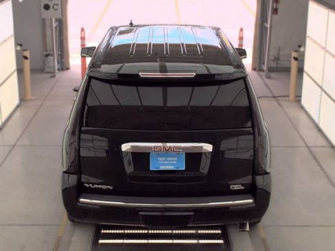 Used 2019 GMC Yukon Denali w/ Denali Ultimate Black Edition AWD/4WD image 3