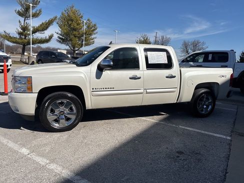 Used 2009 Chevrolet Silverado 1500 LTZ w/ White Diamond Edition image 13