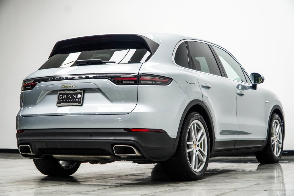 Used 2023 Porsche Cayenne w/ Premium Package AWD/4WD image 18