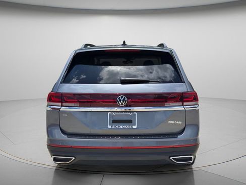 Certified 2025 Volkswagen Atlas SE FWD image 6