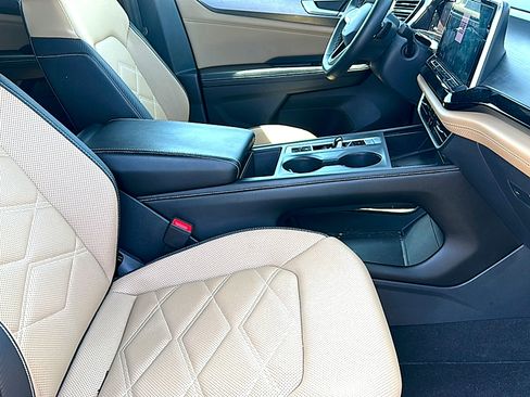 Used 2024 Volkswagen Atlas Cross Sport SE FWD image 24
