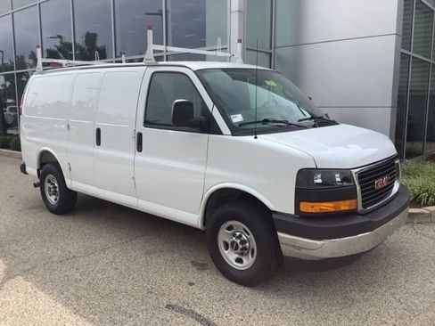 Used 2026 GMC Savana 2500 w/ Driver Convenience Package RWD image 2