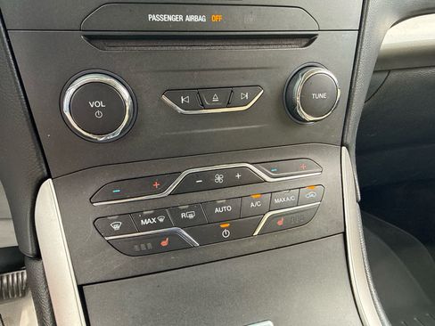 Used 2017 Ford Edge SEL w/ Equipment Group 201A FWD image 18