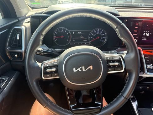 Used 2022 Kia Sorento S FWD image 11