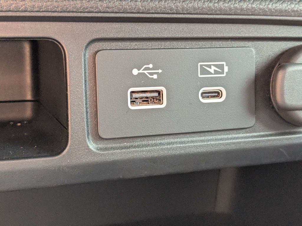 Used 2025 Honda Pilot Touring image 21