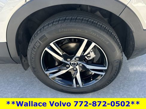 Used 2025 Volvo XC40 B5 Core image 15