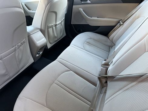 Used 2017 Hyundai Sonata SE image 4